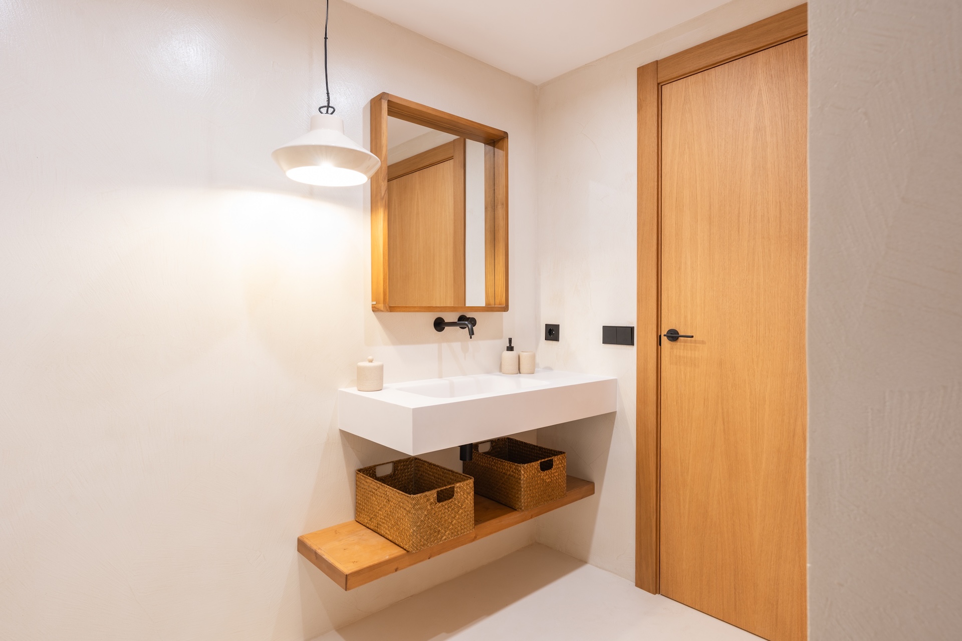 Resa Estates apartment for sale Botafoch Ibiza entrance 3.jpg